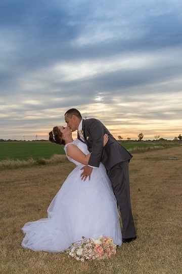 BAM! My less than 10k wedding (pro pics!) I can't stop posting pics!