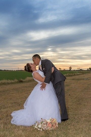 BAM! My less than 10k wedding (pro pics!) I can't stop posting pics!