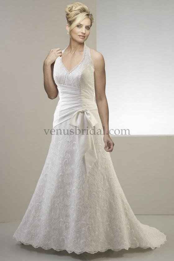 Plus size or full figured brides, let's see those gowns!