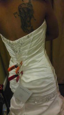 I'm not IN LOVE w/ my wedding dress :(
