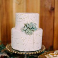 Is a 2 tier cake visually underwhelming? - 1