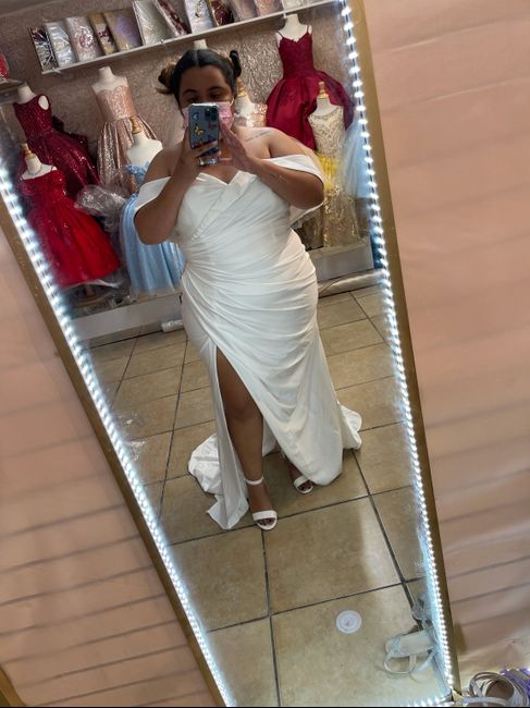 Second guessing my dress😫 2