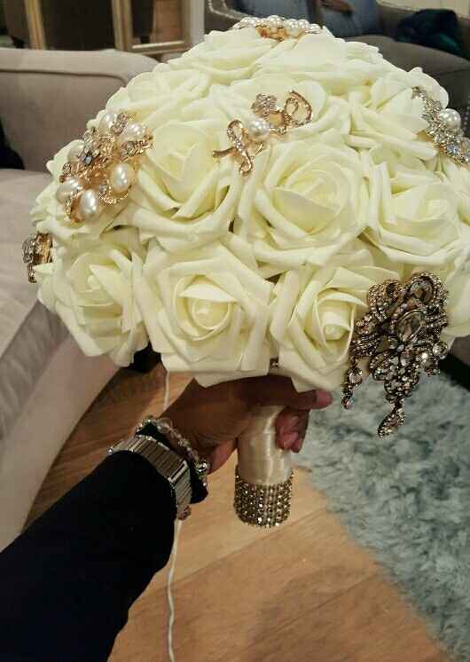 Brooch bouquet