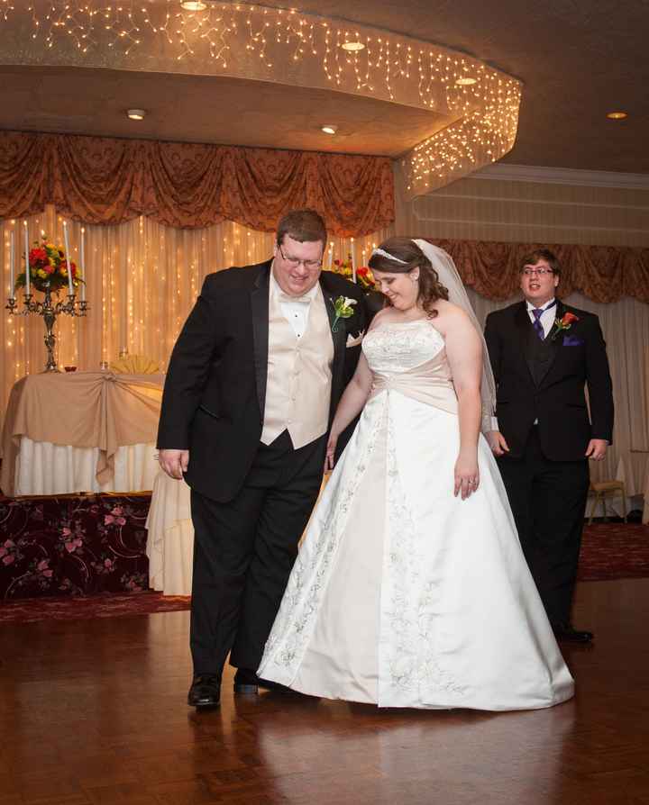 I cant find a wedding dress that would look good with my huge hips!