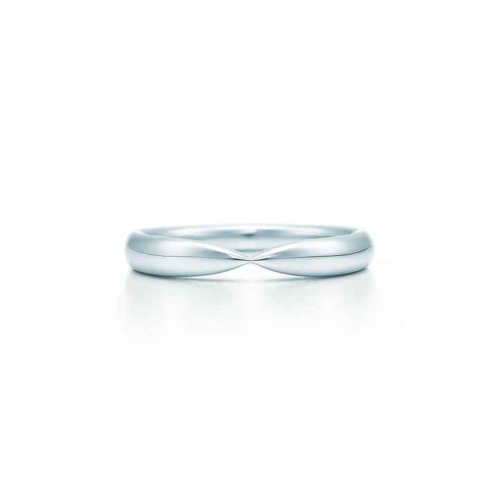 Anyone have plain platinum wedding band?