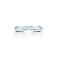 Anyone have plain platinum wedding band?