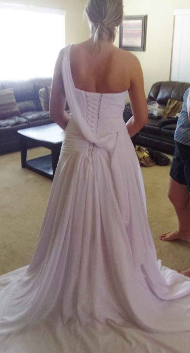 Chosing between wedding dresses