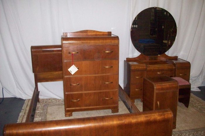 NWR: Waterfall Vanity with Mirror