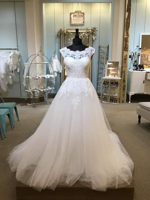 Finding my dream dress in a picture 1