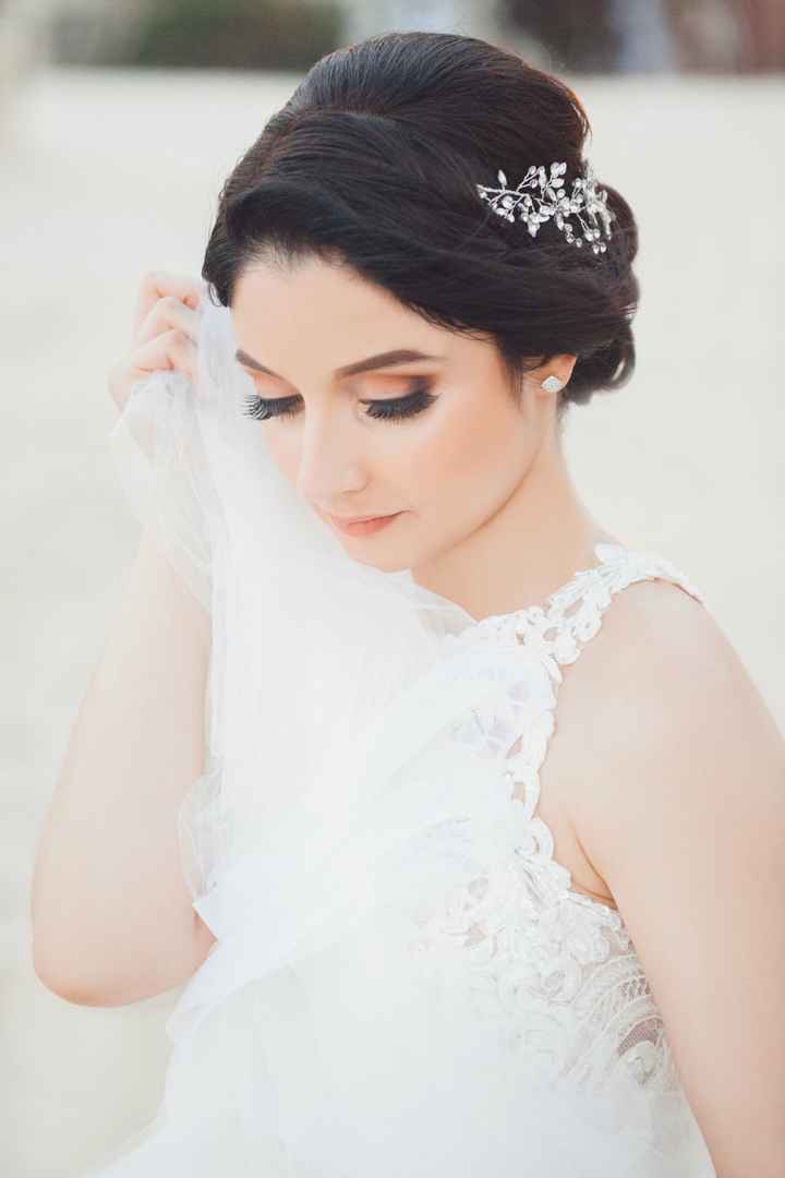 Help - high neck wedding dress... but no accessories seem to work. - 1