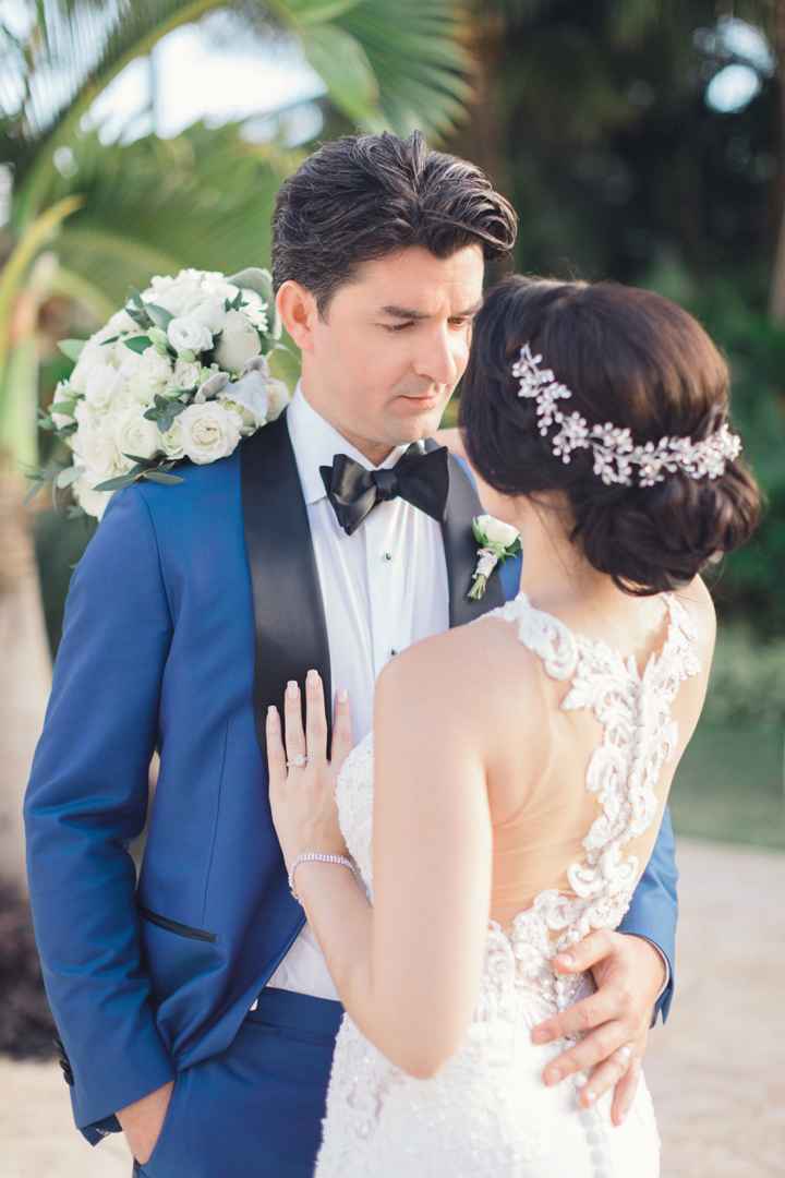 Help - high neck wedding dress... but no accessories seem to work. - 2