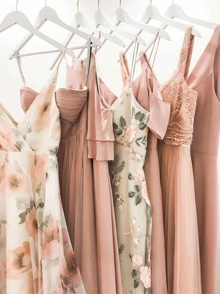 Colors that compliments a champagne wedding dress - 1