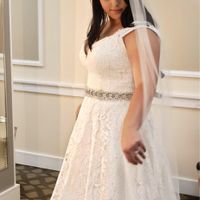 Do all brides cry when they find their wedding dress? - 1