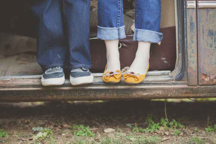 Show Me Your Engagement Picture Outfits!!