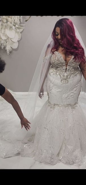 My dress was too big on the day of wedding. Say something or let it go? 1