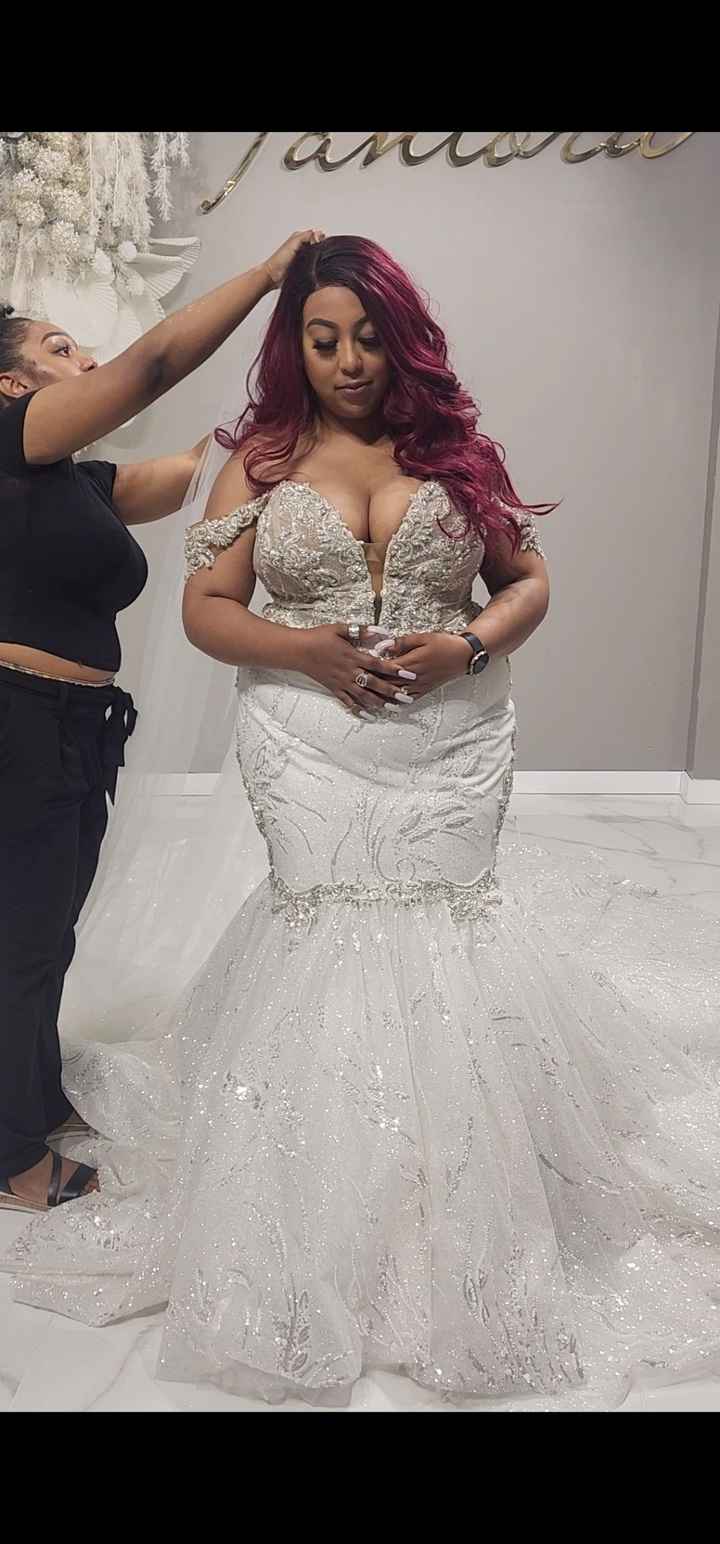 My dress was too big on the day of wedding. Say something or let