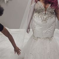 My dress was too big on the day of wedding. Say something or let it go? - 1