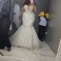 My dress was too big on the day of wedding. Say something or let it go? - 2