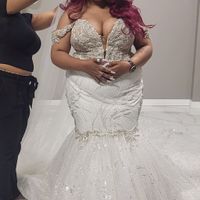 My dress was too big on the day of wedding. Say something or let it go? - 3