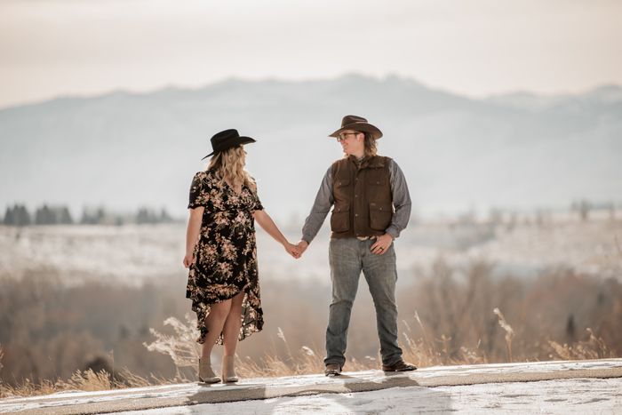 Engagement photo drop! 📸 1