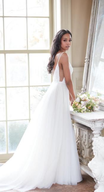 Describe this dress style? - 5