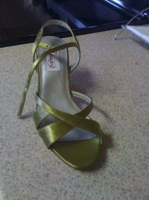 Alright Google Queens... FMW needs shoes!!