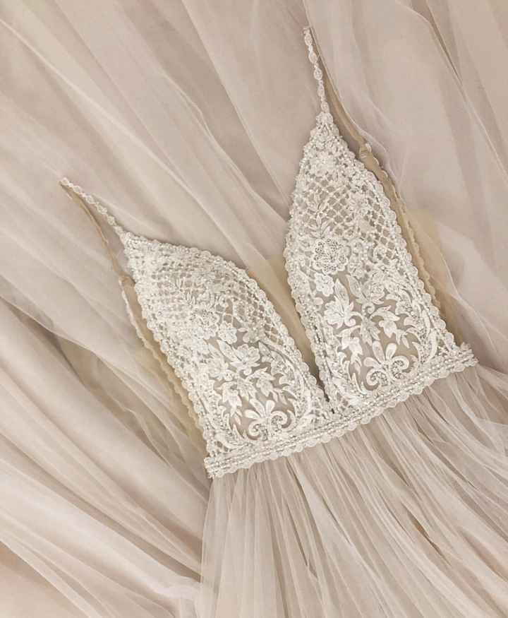 Describe this dress style? - 6