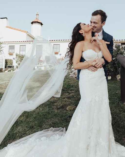 Can this ja wedding dress be taken in? - 1