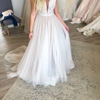 Describe this dress style? - 2