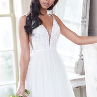 Describe this dress style? - 4