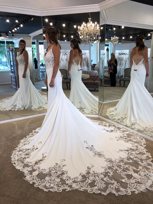 What's your favorite part of your wedding dress? 😍 1