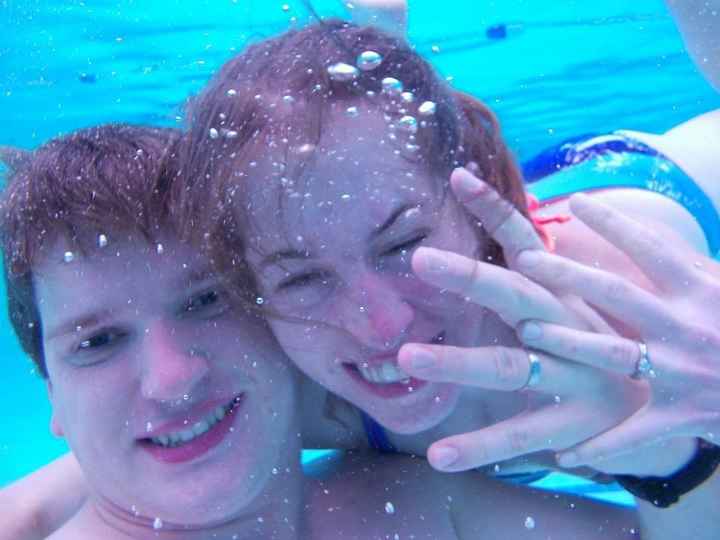 Back and MARRIED!!! Some pics from family and friends...