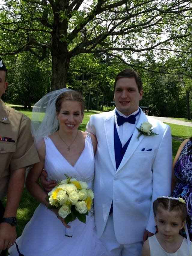 Back and MARRIED!!! Some pics from family and friends...