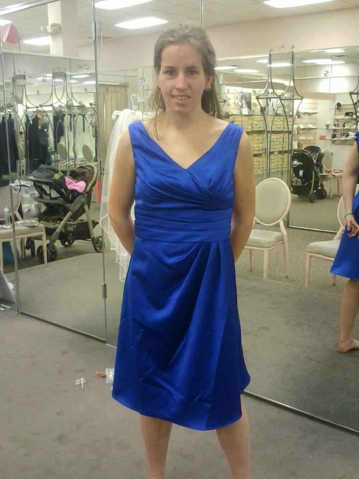 MOH wears different dress? Help, please!