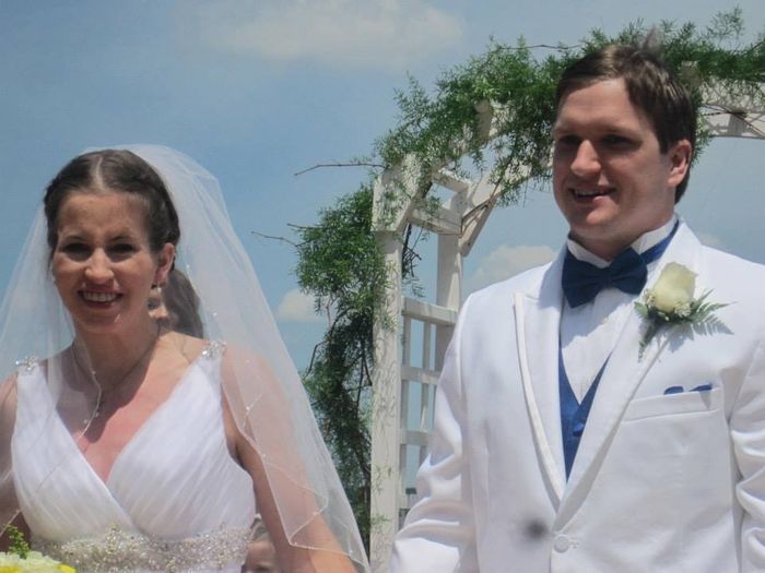 Back and MARRIED!!! Some pics from family and friends...