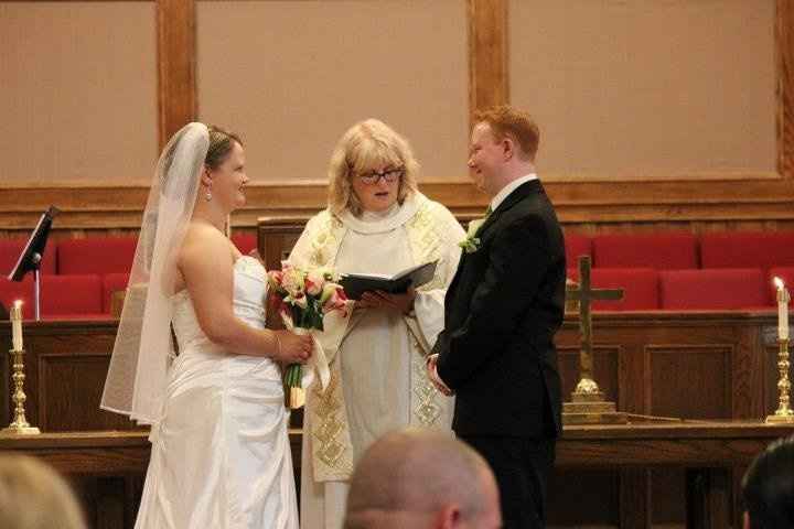 I'm craving wedding!!! Share with me your wedding pics!! please....