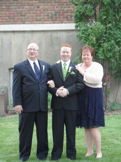 Show me what the parent(s) are wearing...