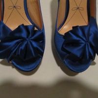 Is any one looking for teal/blue heels?????