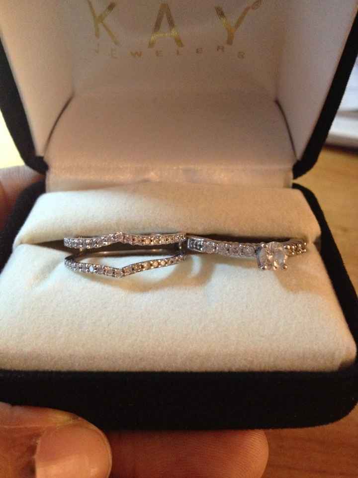 No wedding band?????