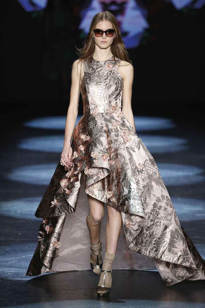 Gold Gowns?? Please help!