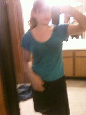 I need some help choosing what to wear for e-photos