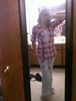 I need some help choosing what to wear for e-photos