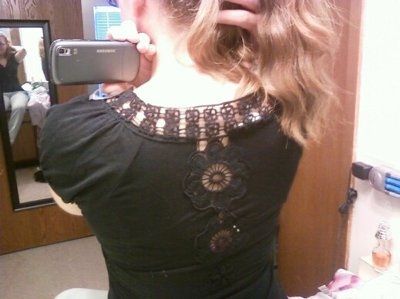 I need some help choosing what to wear for e-photos