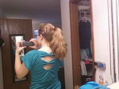 I need some help choosing what to wear for e-photos