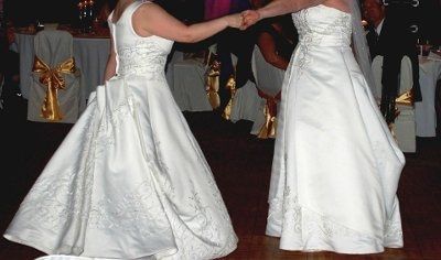 Anyone worried they wont be able to dance in their dress?!?!