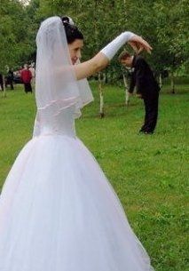 picture of bride in grooms hand!! help!!!