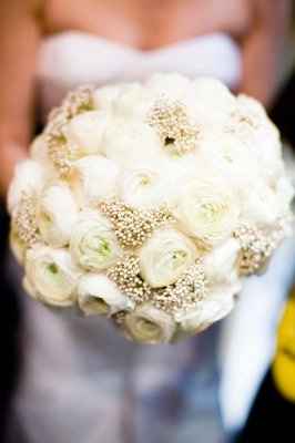 Non-matching Bride's Bouquet?