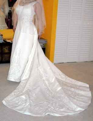 BRIDES...I want to see your DRESSES!!!~~~~