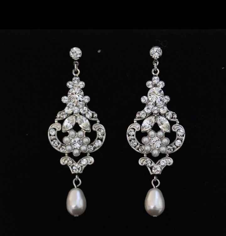 Wedding dress accessory help!