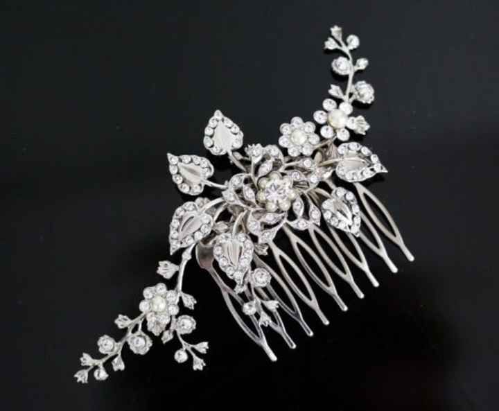 Let's talk wedding hair combs!
